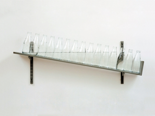 1970_Michael_Craig-Martin_On_the_shelf_1970
