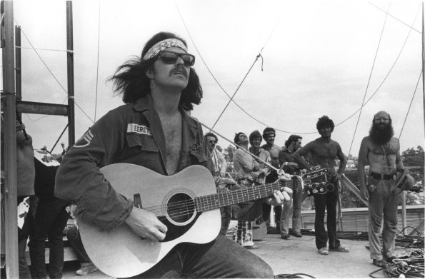 1969_Woodstock_Country_Joe_Mc_Donald_1969