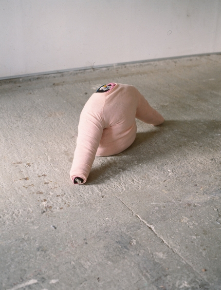 Erwin_Wurm_18_Pullovers_1992