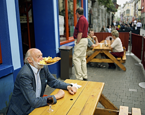 Erwin_Wurm_Aristotelian_short_circuit_Philosophy_digestion_2004