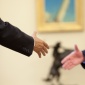 handshake_Obama_shaking_hands