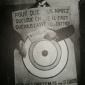 1920_Andre_Breton_portant_la_cible_dessin_e_par_Francis_Picabia_au_festival_Dada_1920