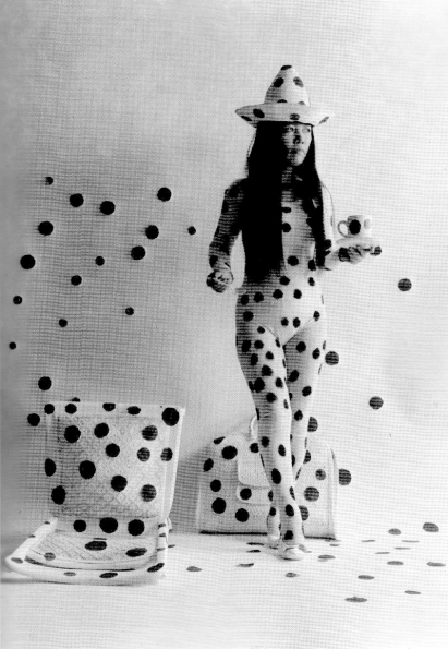 1968_Yayoi_Kusama_Self_Obliteration_by_Dots_detail_performance_documented_by Hal_Reif_1968