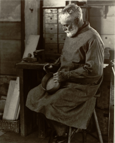 1935_Shaker_box_maker_Pittsfield_Massachusetts_1935