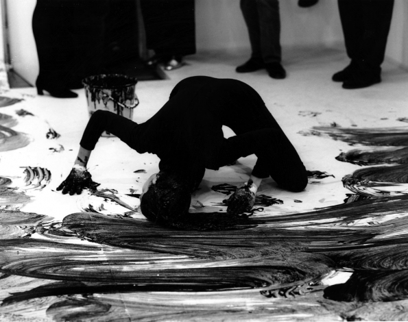 janine_antoni_loving_care_1993