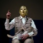 2005_Marina_Abramovic_performing_Joseph_Beuys__2005