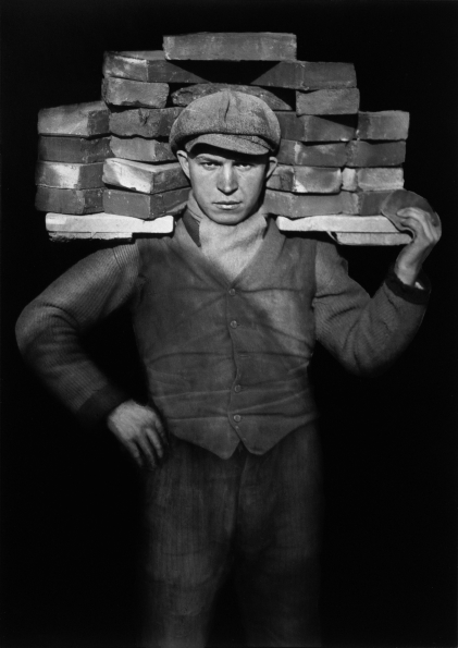 1928_August_Sander_Manoeuvre_Handlanger_1928