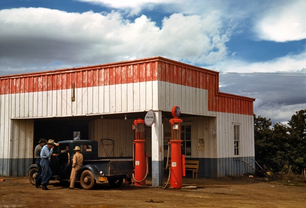 1940_Russell Lee_Filling station and garage at Pie Town_New Mexico_1940