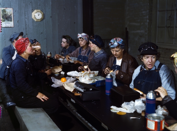 1943_Jack_Delano_Women workers_Clinton_Iowa_1943