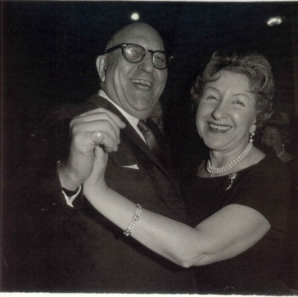 1963_Diane_Arbus_A_Jewish_couple_dancing_NYC_1963