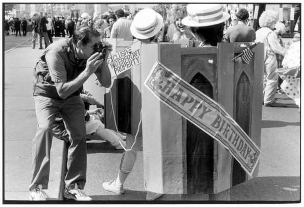 1983_William_Gedney_Lee Friedlander_shooting_the_Centennial_Parade_for_the_Brooklyn Bridge_1983