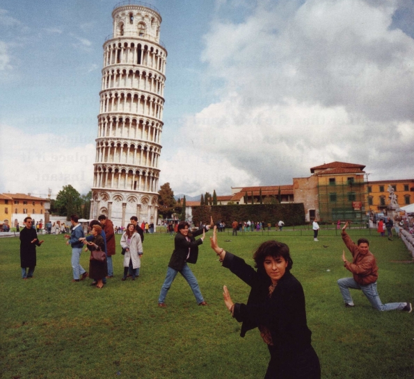 1990_Martin_Parr_Italy_Pisa_The_Leaning_Tower_of_Pisa_1990