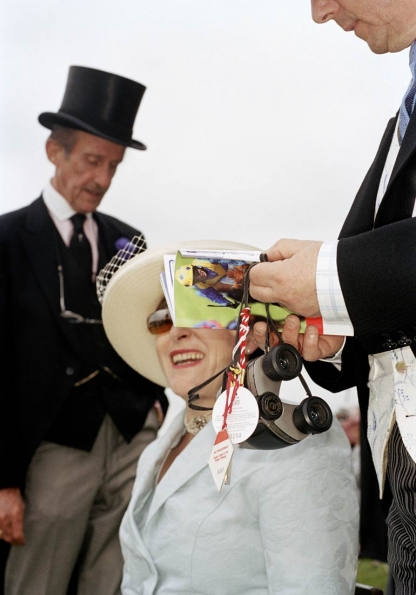 2004_Martin_Parr_Man_holding_binoculars_2004